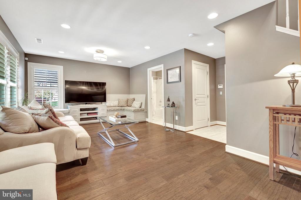 41058 DORATI SQUARE