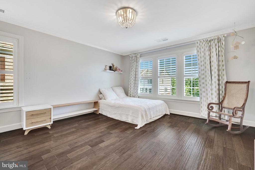 41058 DORATI SQUARE