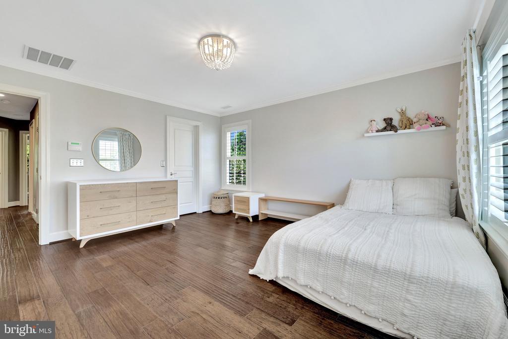 41058 DORATI SQUARE