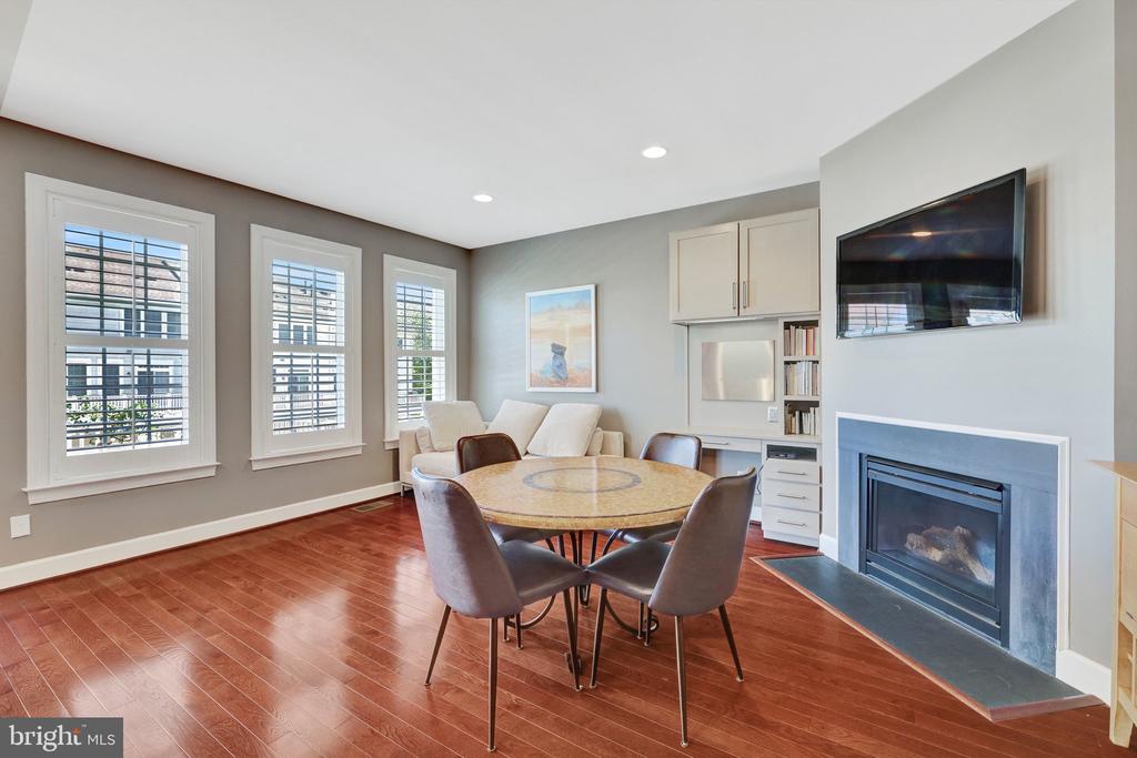 41058 DORATI SQUARE