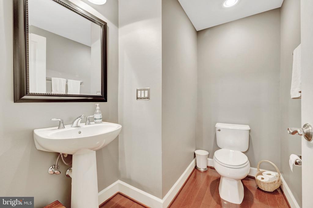 41058 DORATI SQUARE