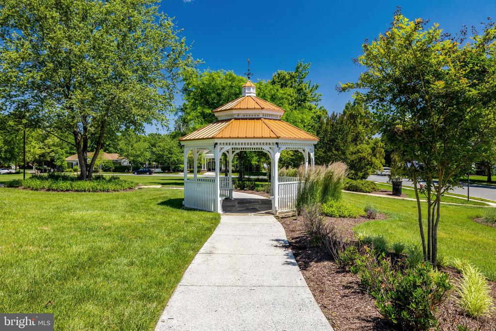 41058 DORATI SQUARE