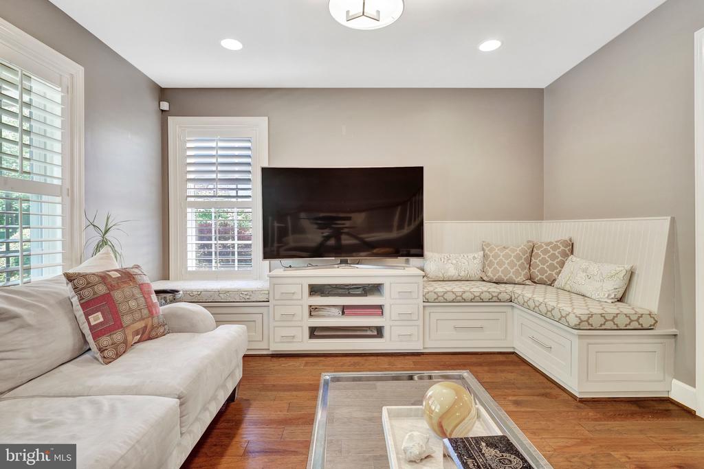 41058 DORATI SQUARE