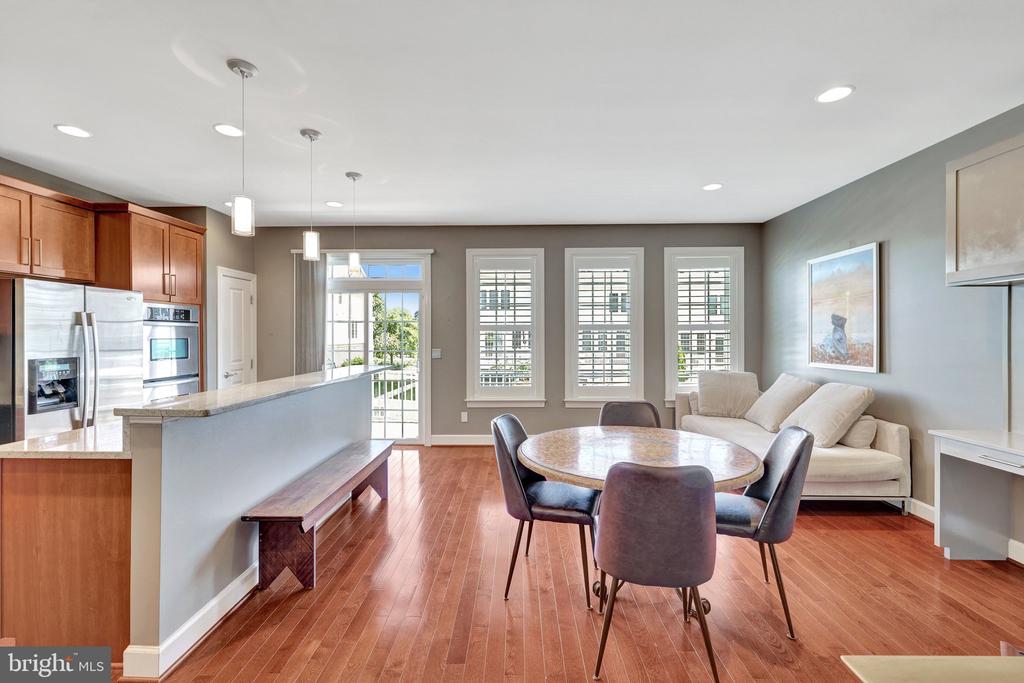 41058 DORATI SQUARE