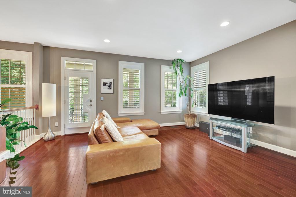 41058 DORATI SQUARE