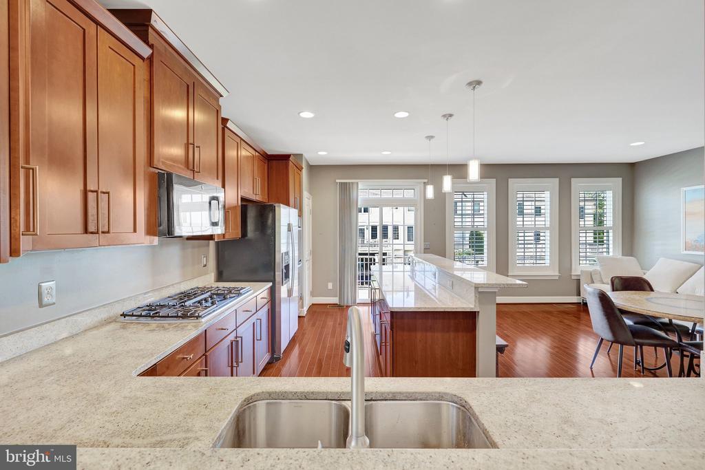 41058 DORATI SQUARE