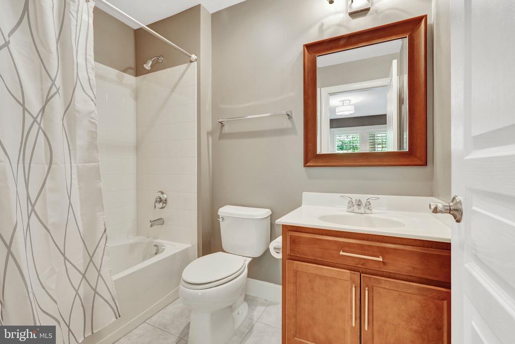 41058 DORATI SQUARE