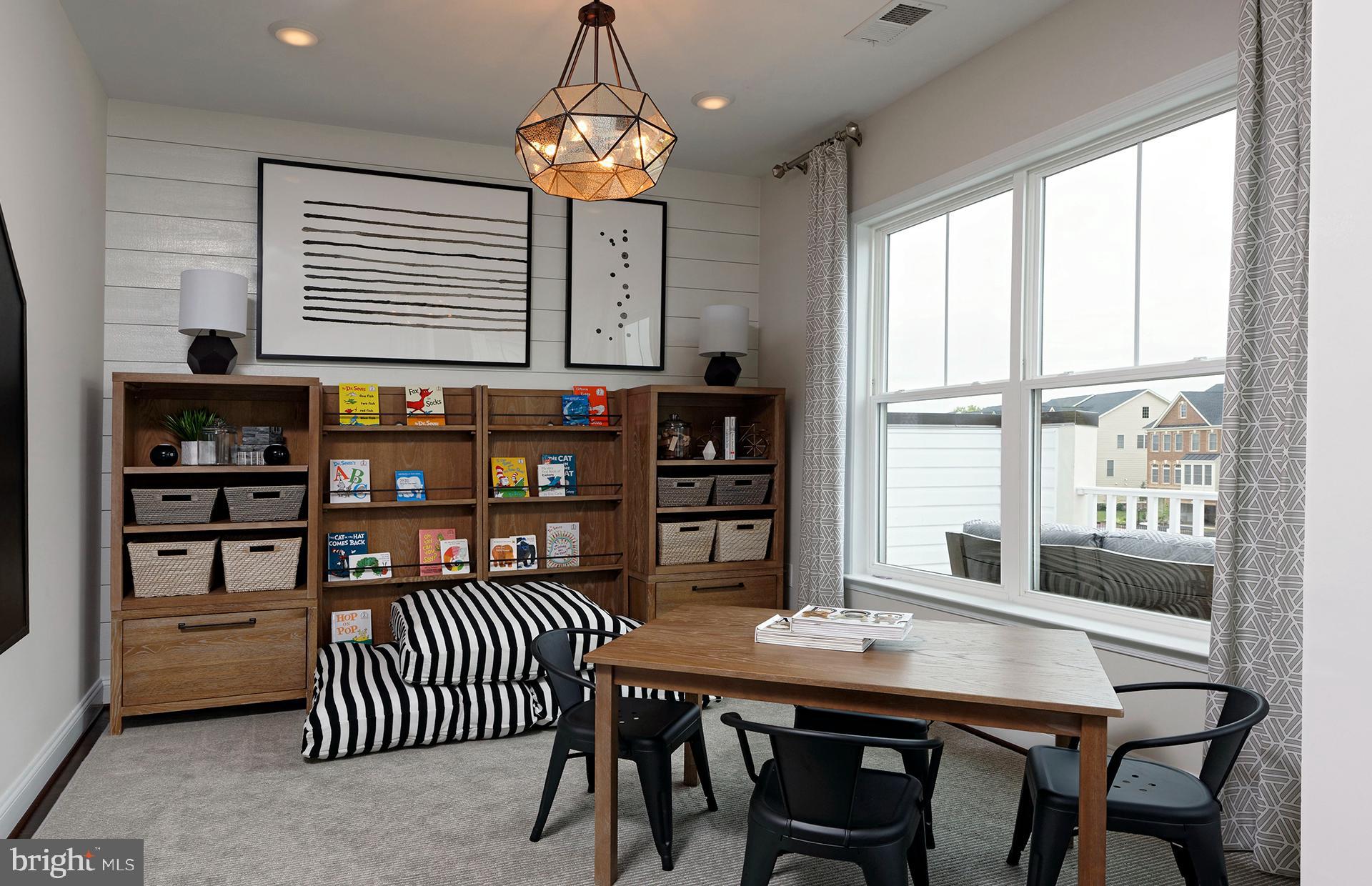 1745 RIVERBLUFF AVENUE