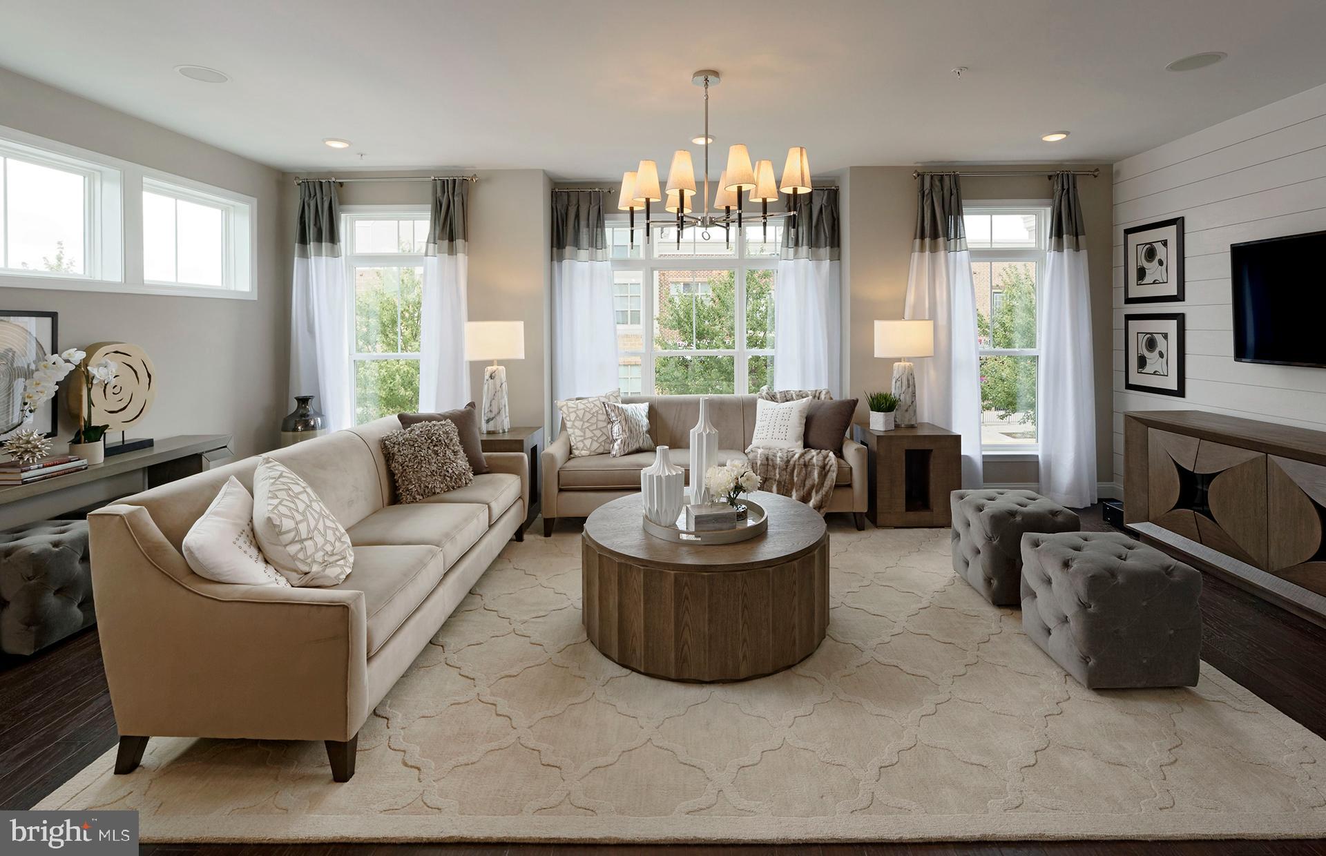 1745 RIVERBLUFF AVENUE