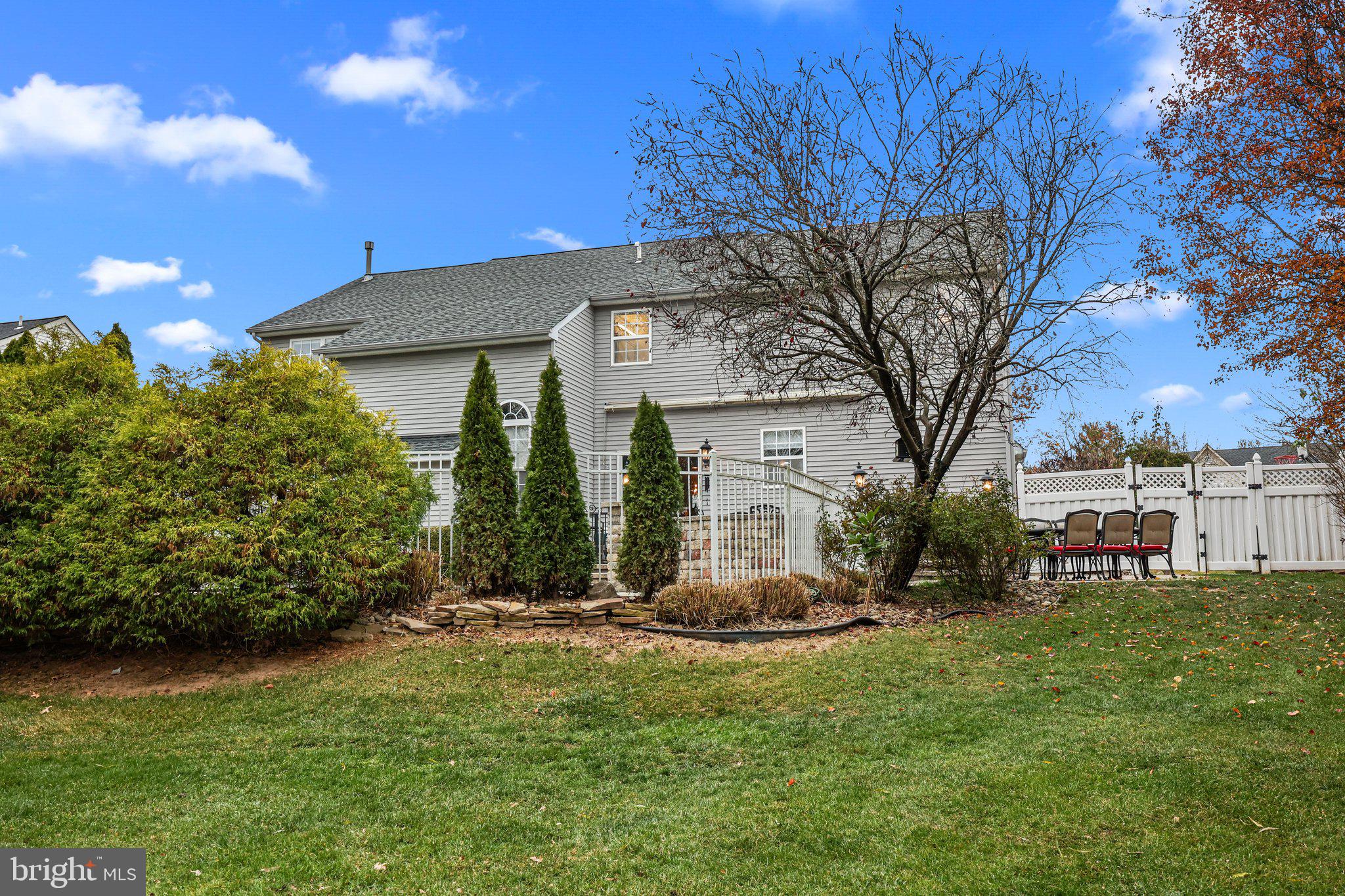 909 Red Coat Farm Dr