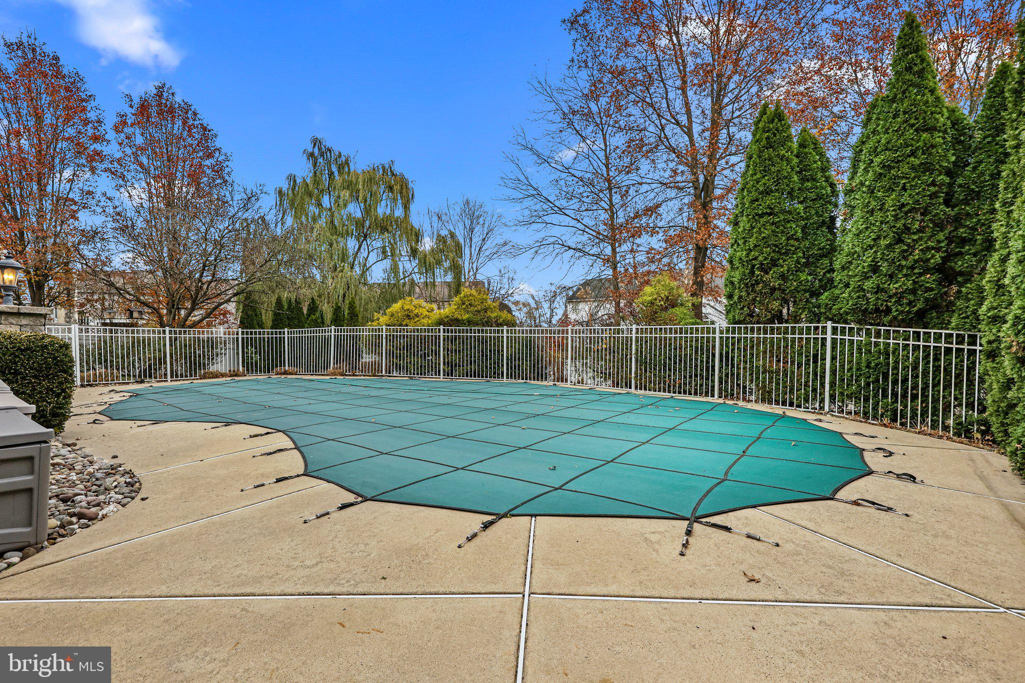 909 Red Coat Farm Dr