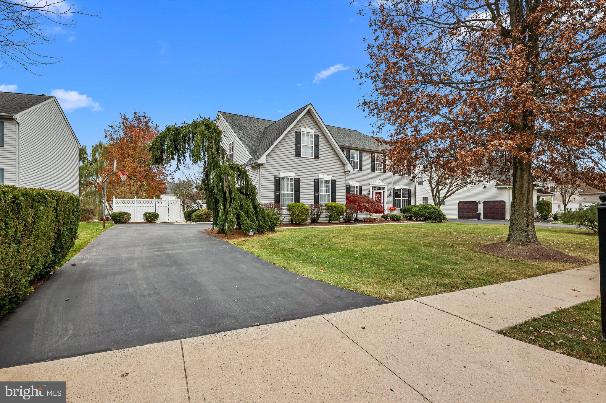 909 Red Coat Farm Dr