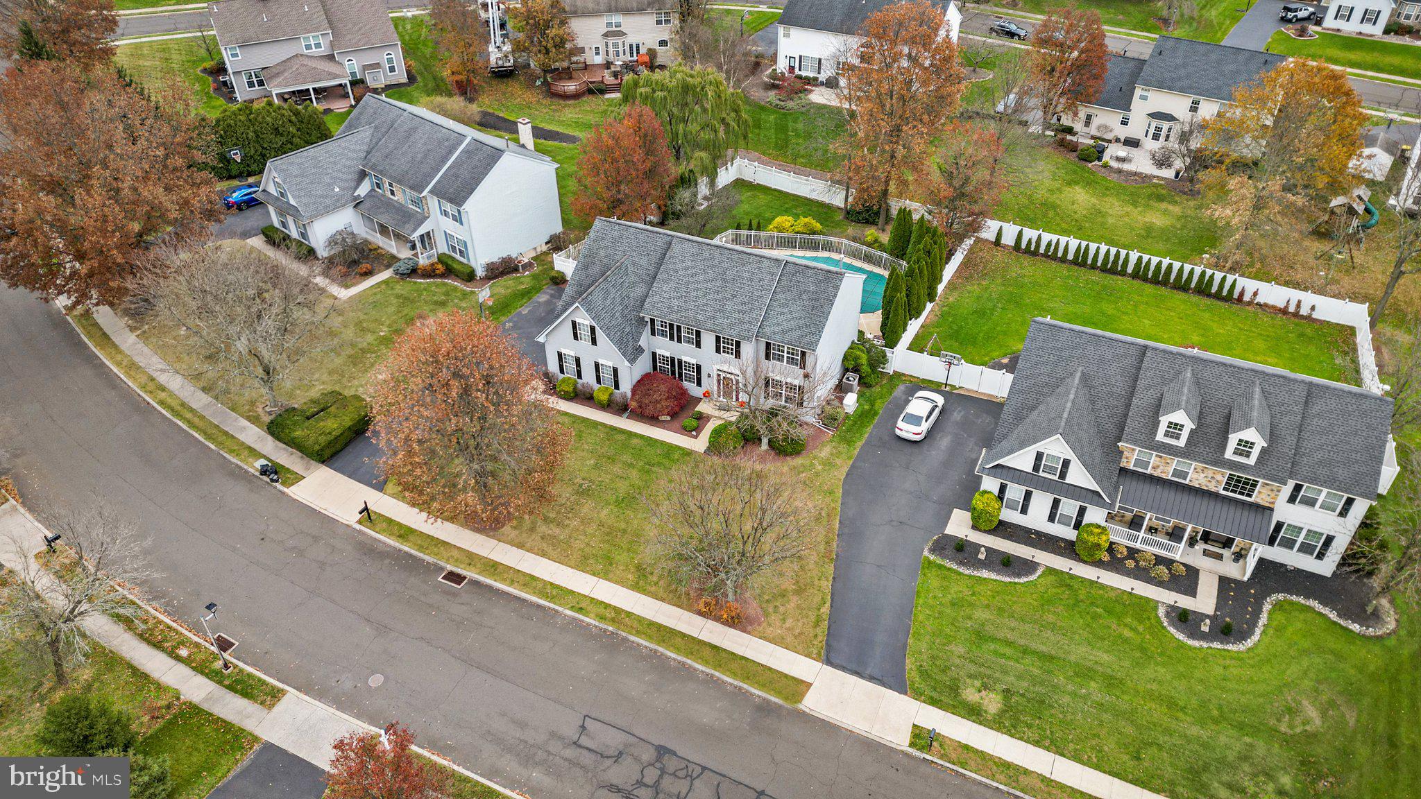 909 Red Coat Farm Dr