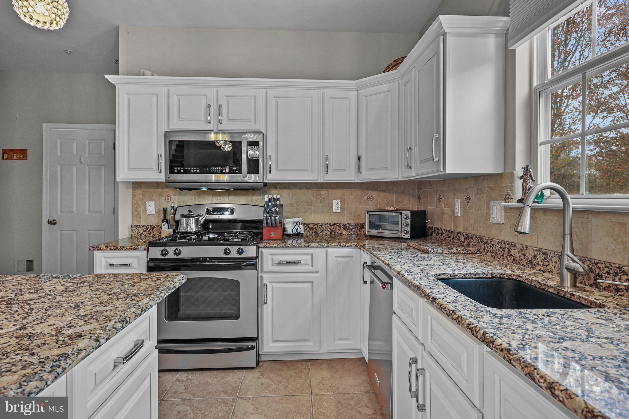 909 Red Coat Farm Dr