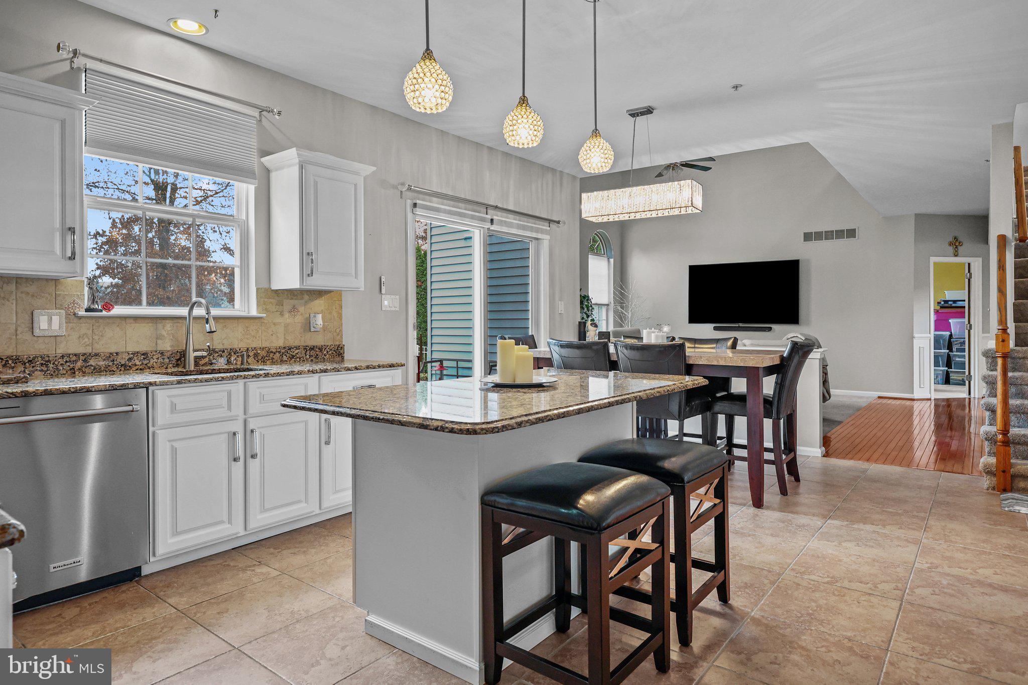 909 Red Coat Farm Dr