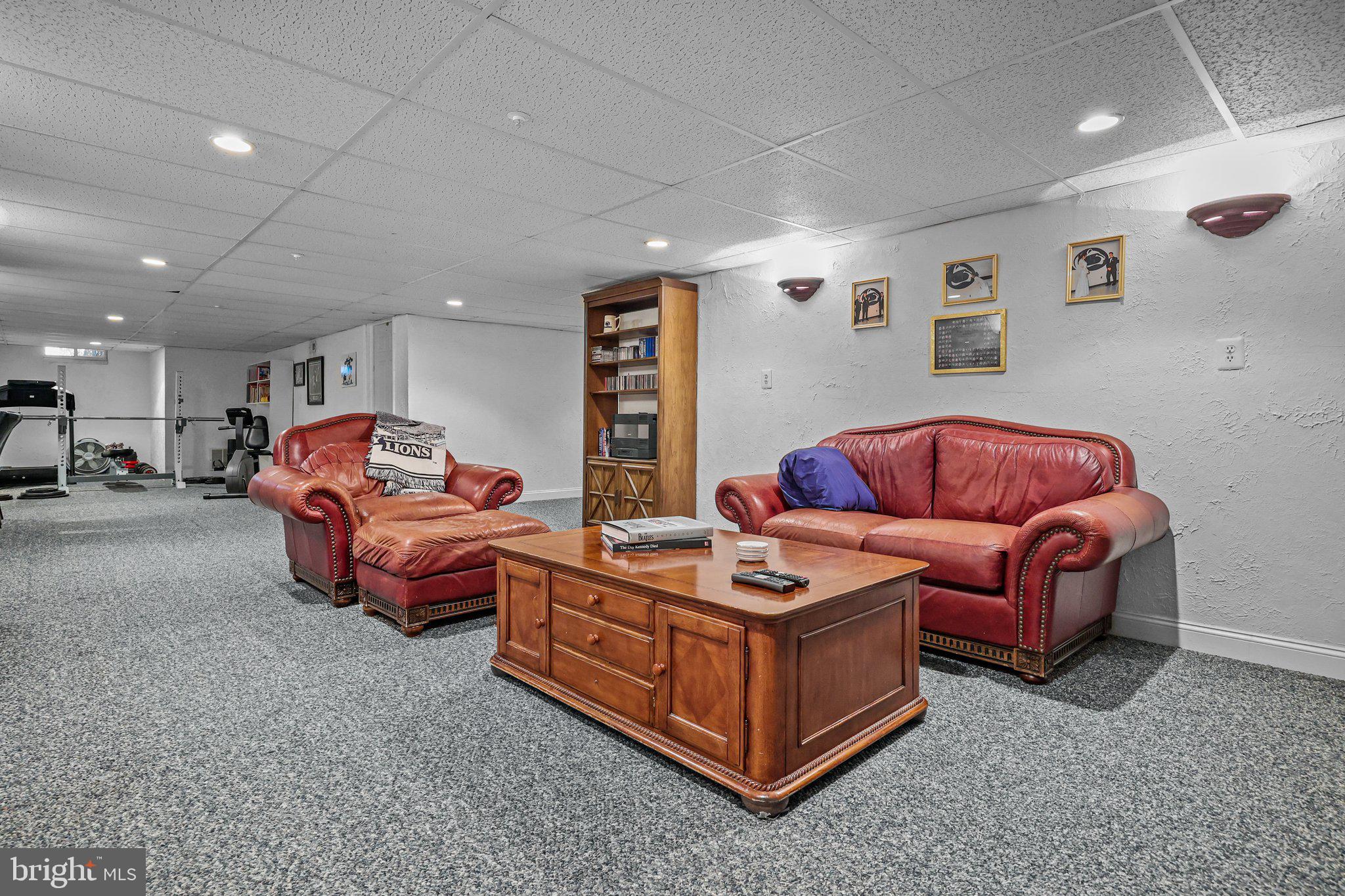 909 Red Coat Farm Dr