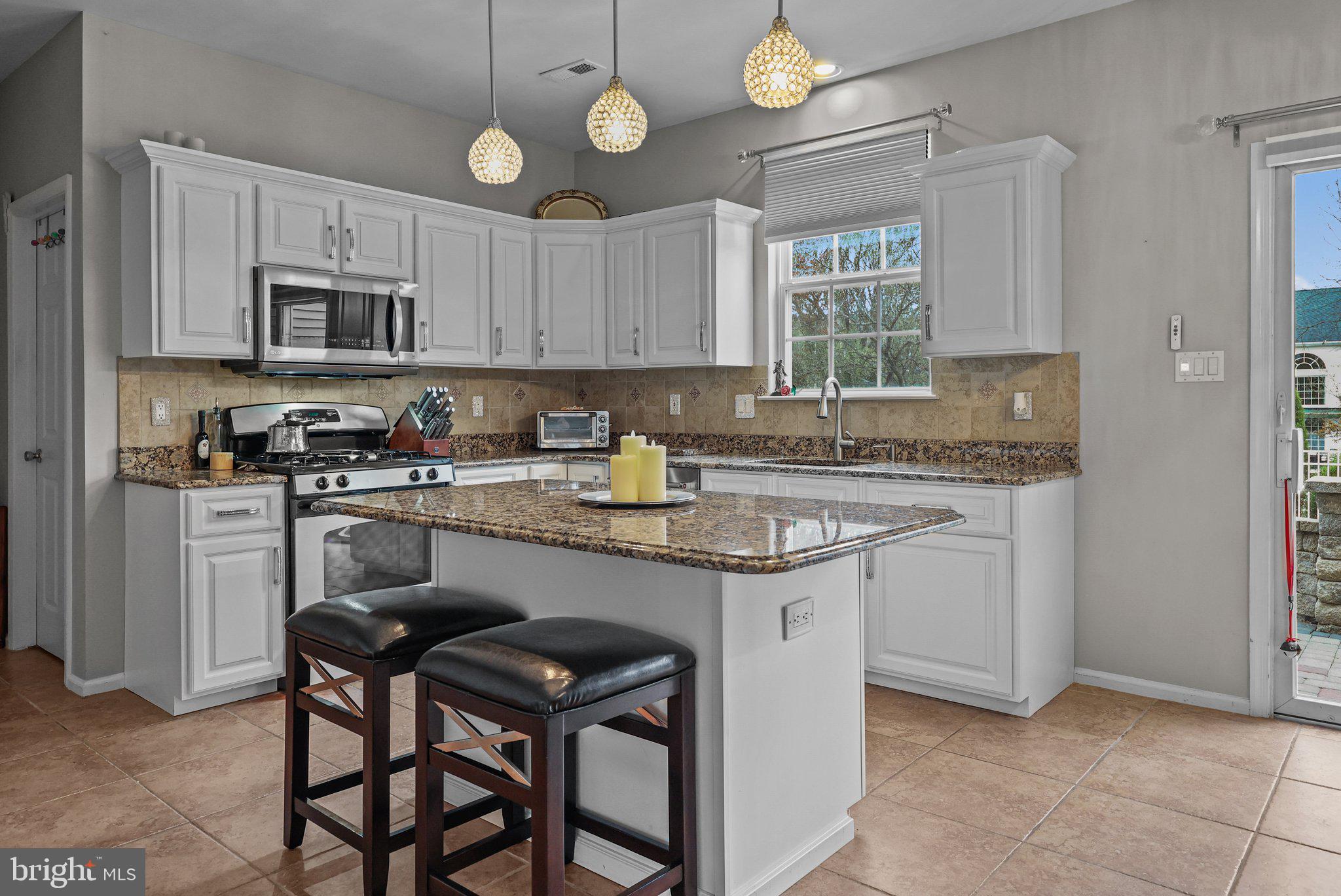 909 Red Coat Farm Dr