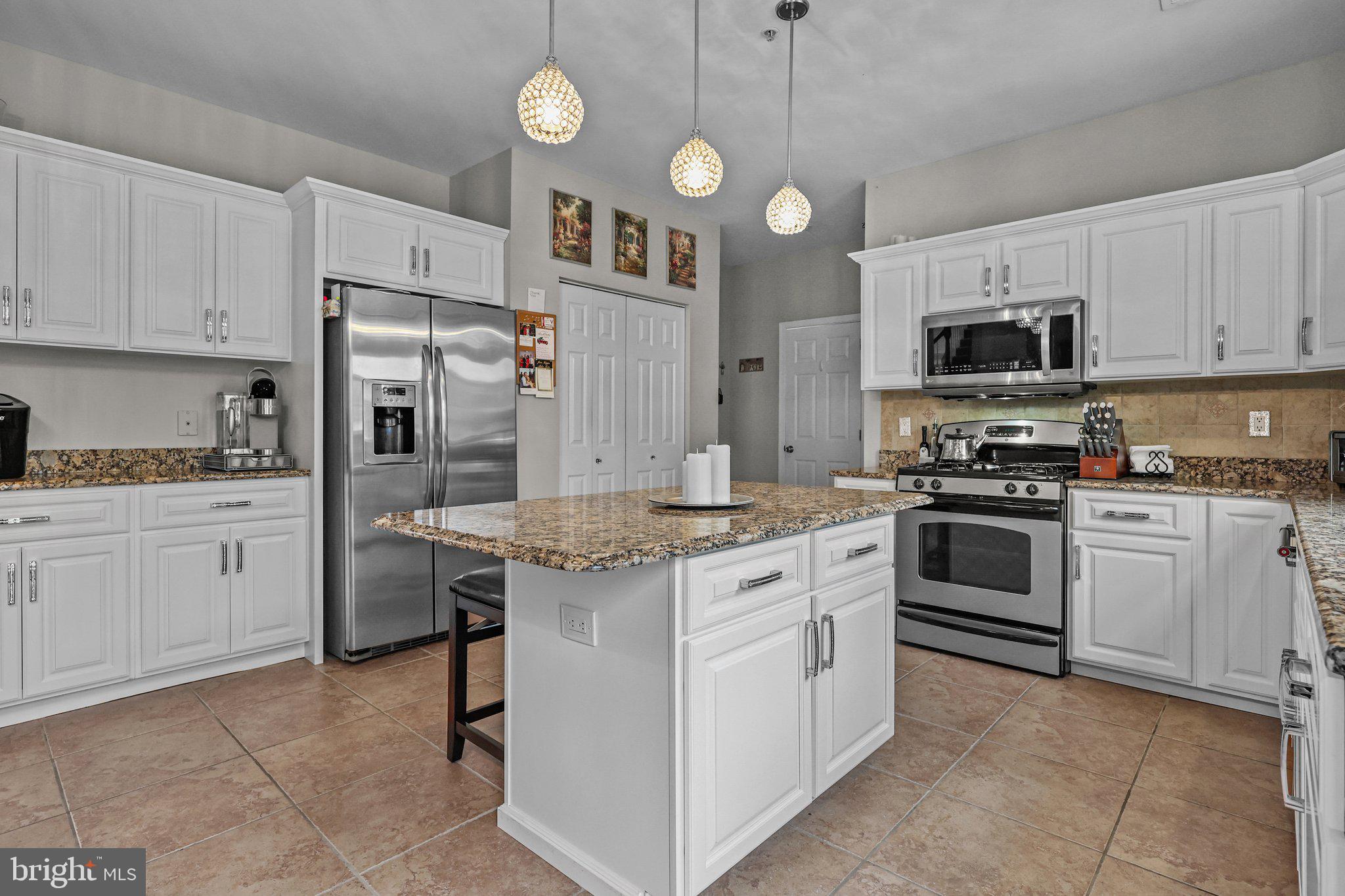 909 Red Coat Farm Dr