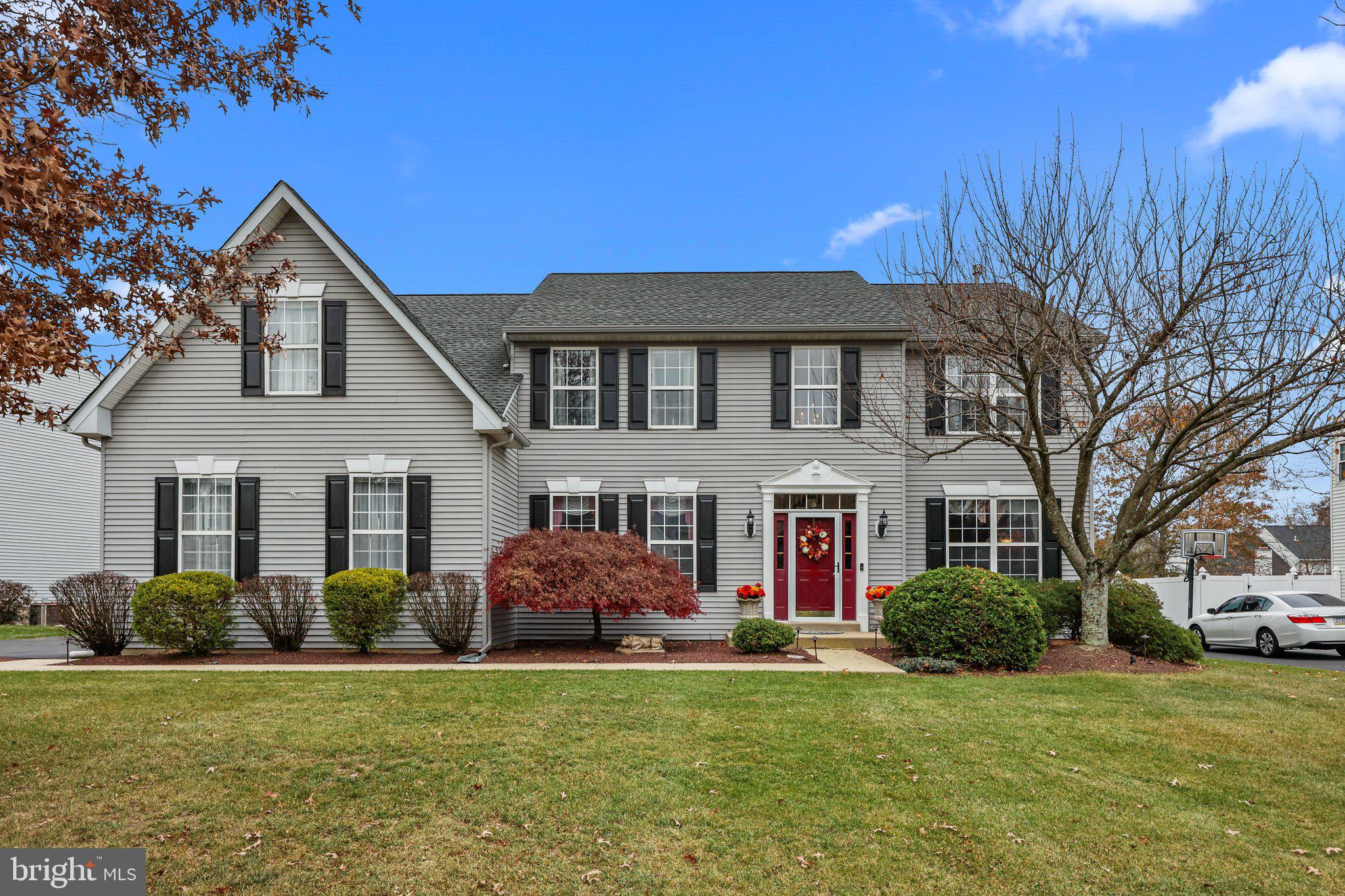 909 Red Coat Farm Dr