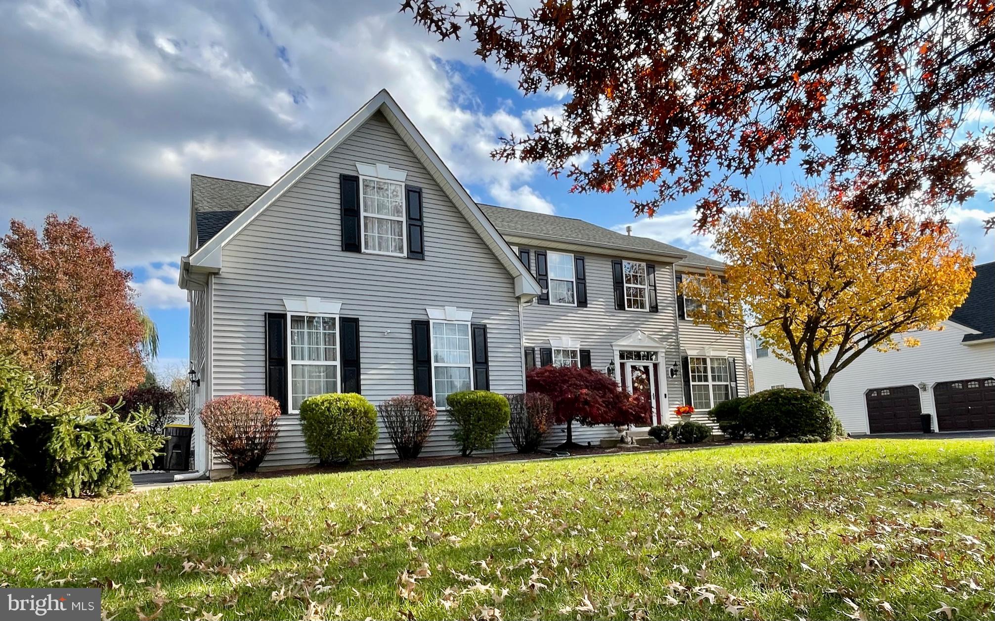 909 Red Coat Farm Dr