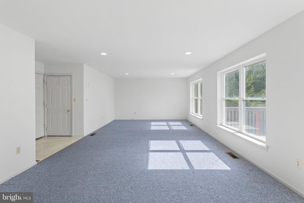 1052 Freedom Ct
