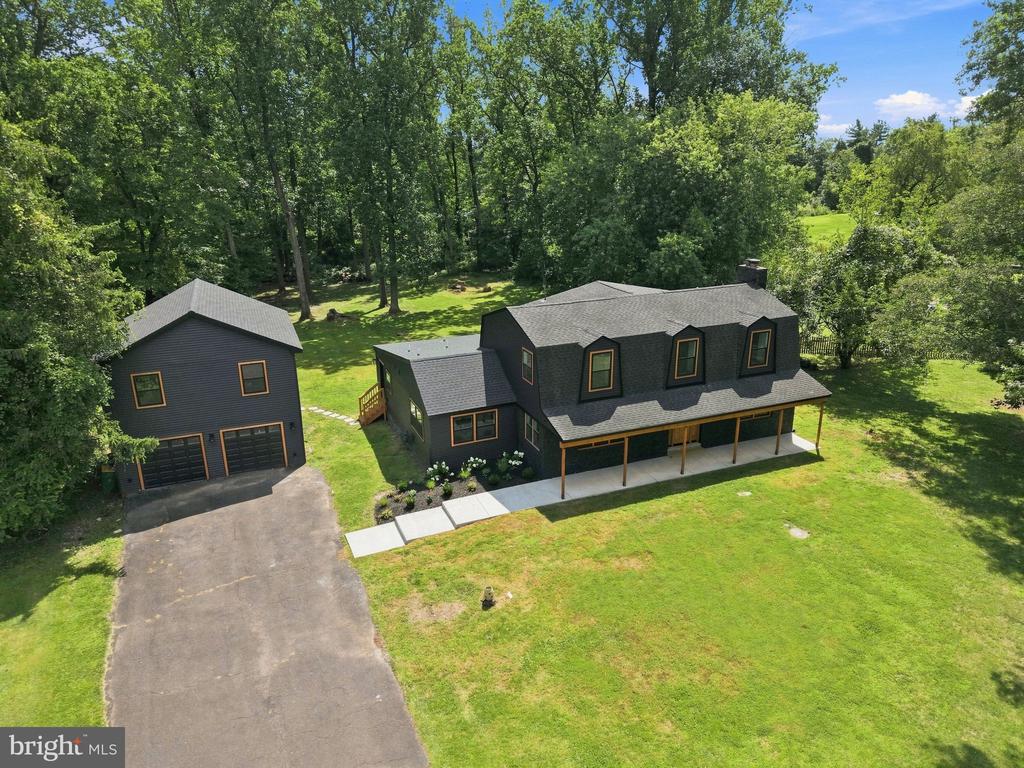 11 STOOPVILLE ROAD