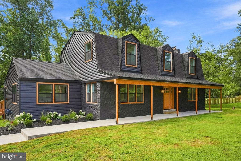 11 STOOPVILLE ROAD