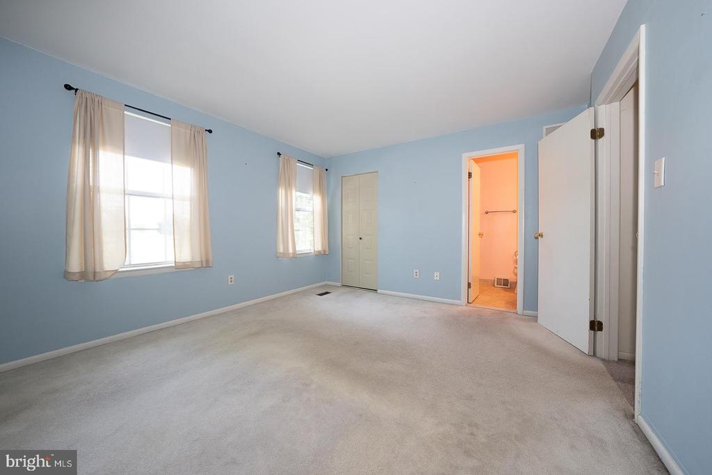 490 DEVON COURT 443