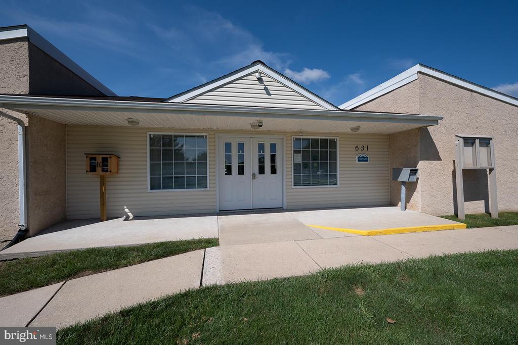 490 DEVON COURT 443