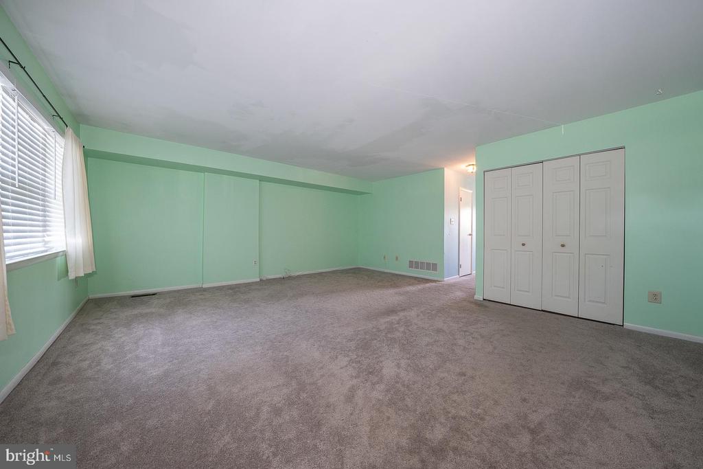 490 DEVON COURT 443