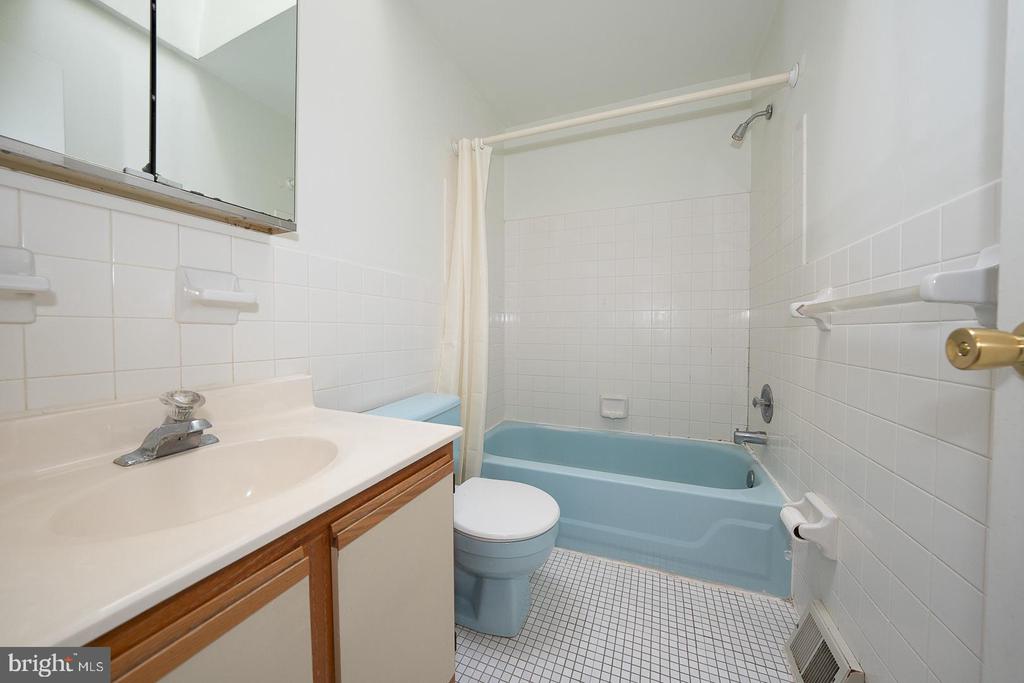 490 DEVON COURT 443