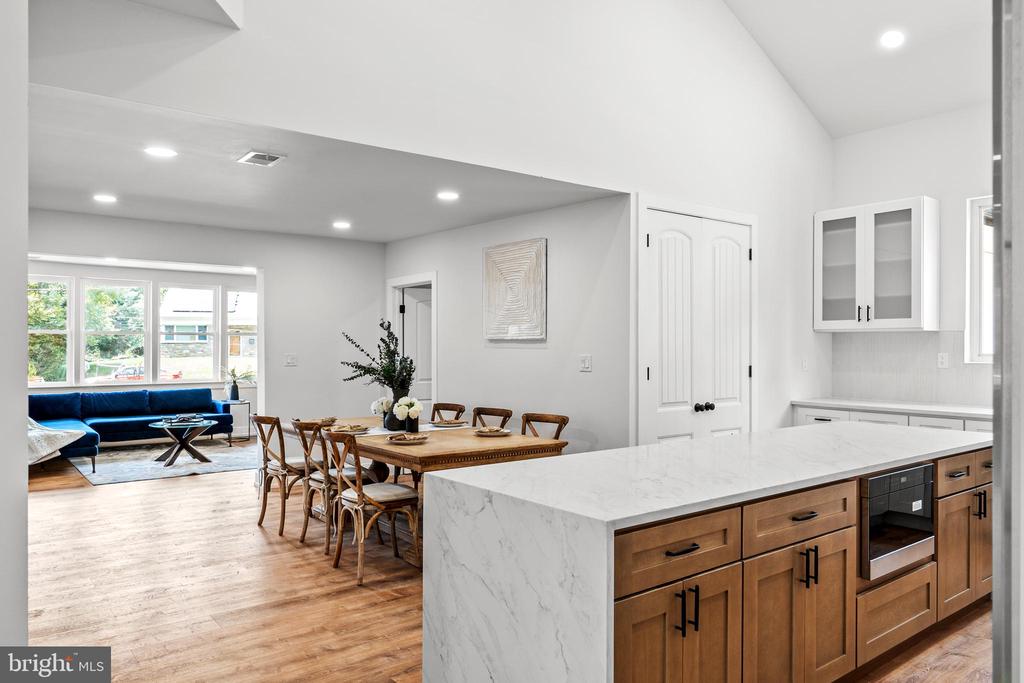 2211 Mary Ln