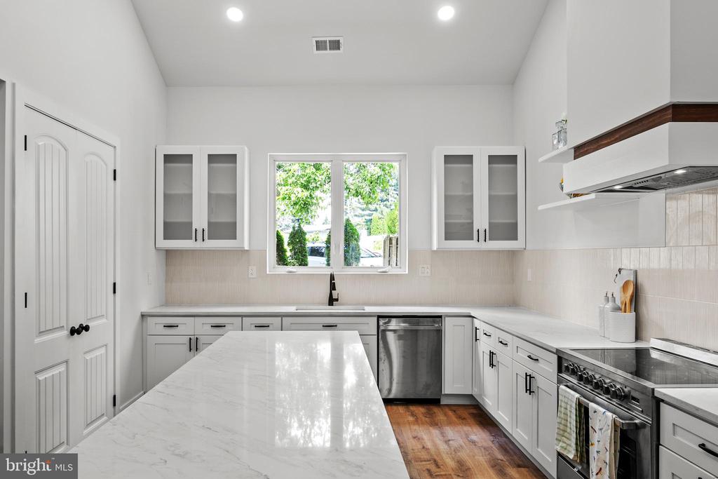 2211 Mary Ln
