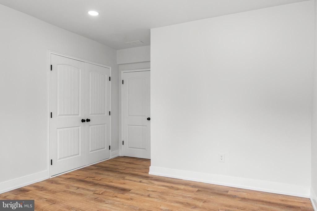 2211 Mary Ln