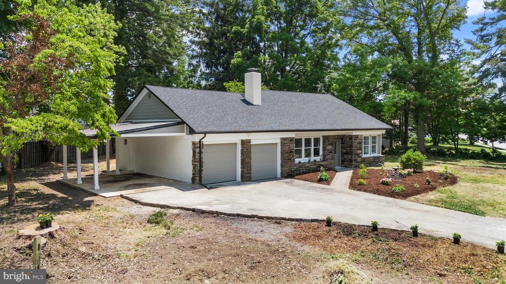 2211 Mary Ln