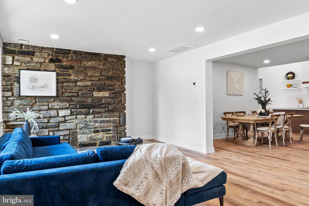 2211 Mary Ln