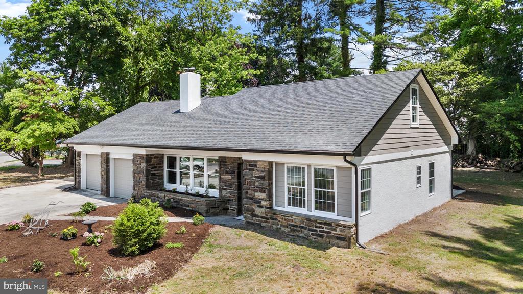 2211 Mary Ln