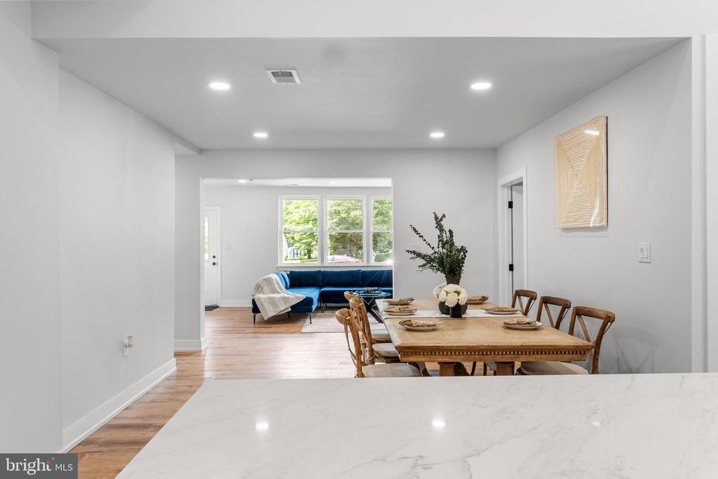 2211 Mary Ln