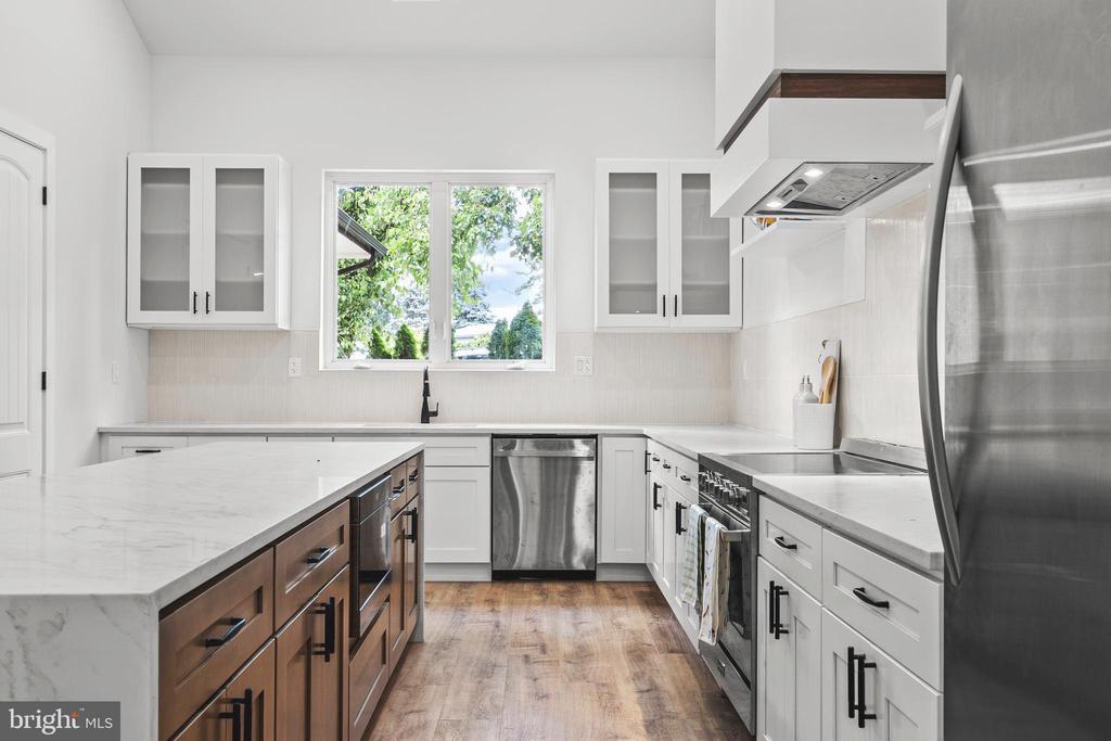 2211 Mary Ln