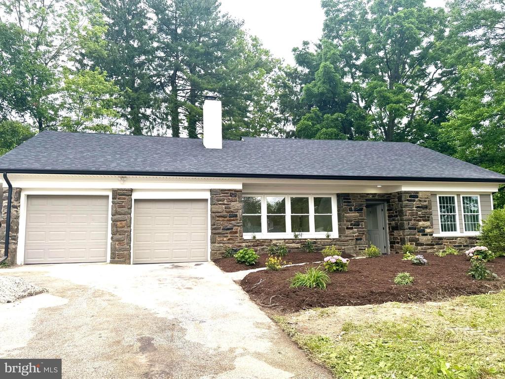 2211 Mary Ln