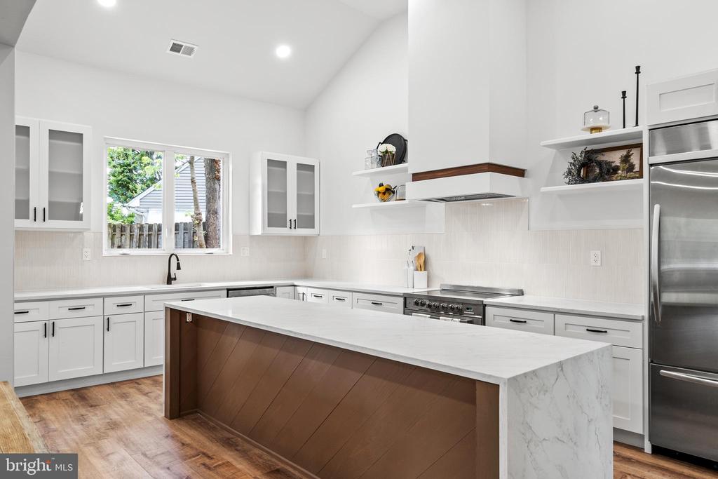 2211 Mary Ln