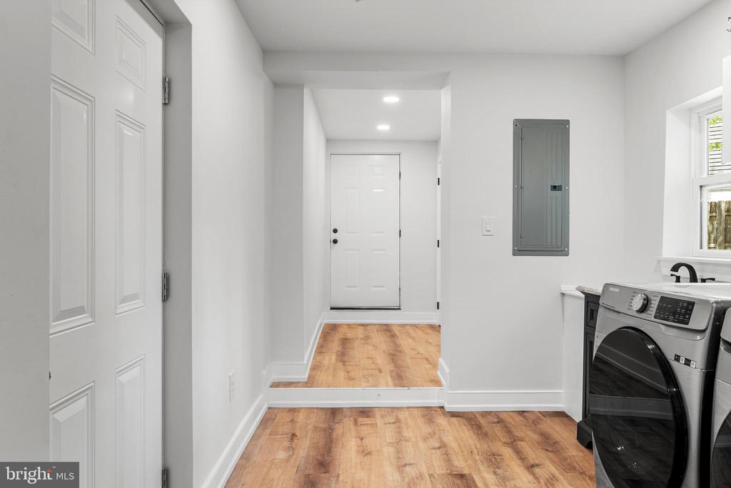 2211 Mary Ln