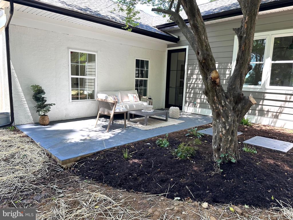 2211 Mary Ln