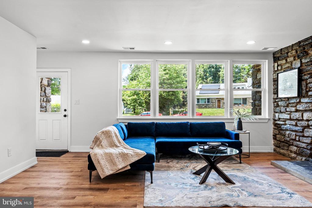 2211 Mary Ln