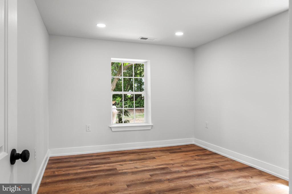 2211 Mary Ln