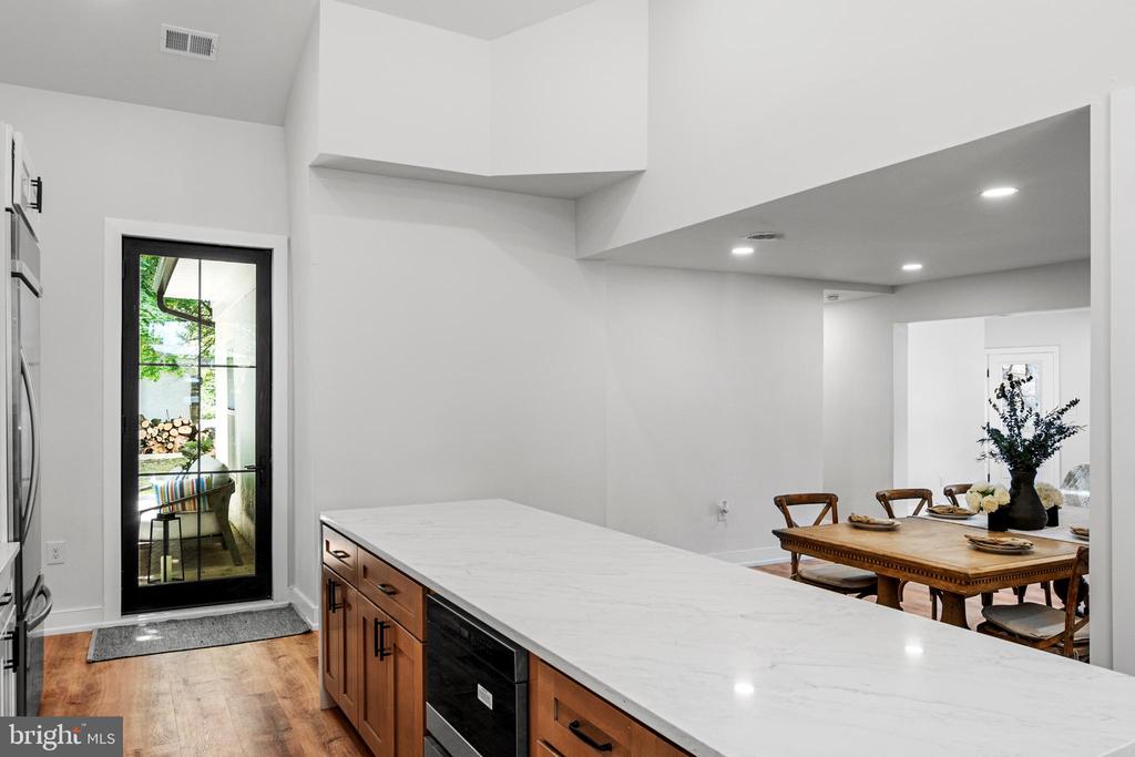 2211 Mary Ln