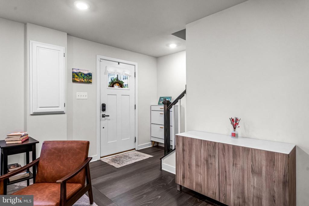 117 W KENNETH LN