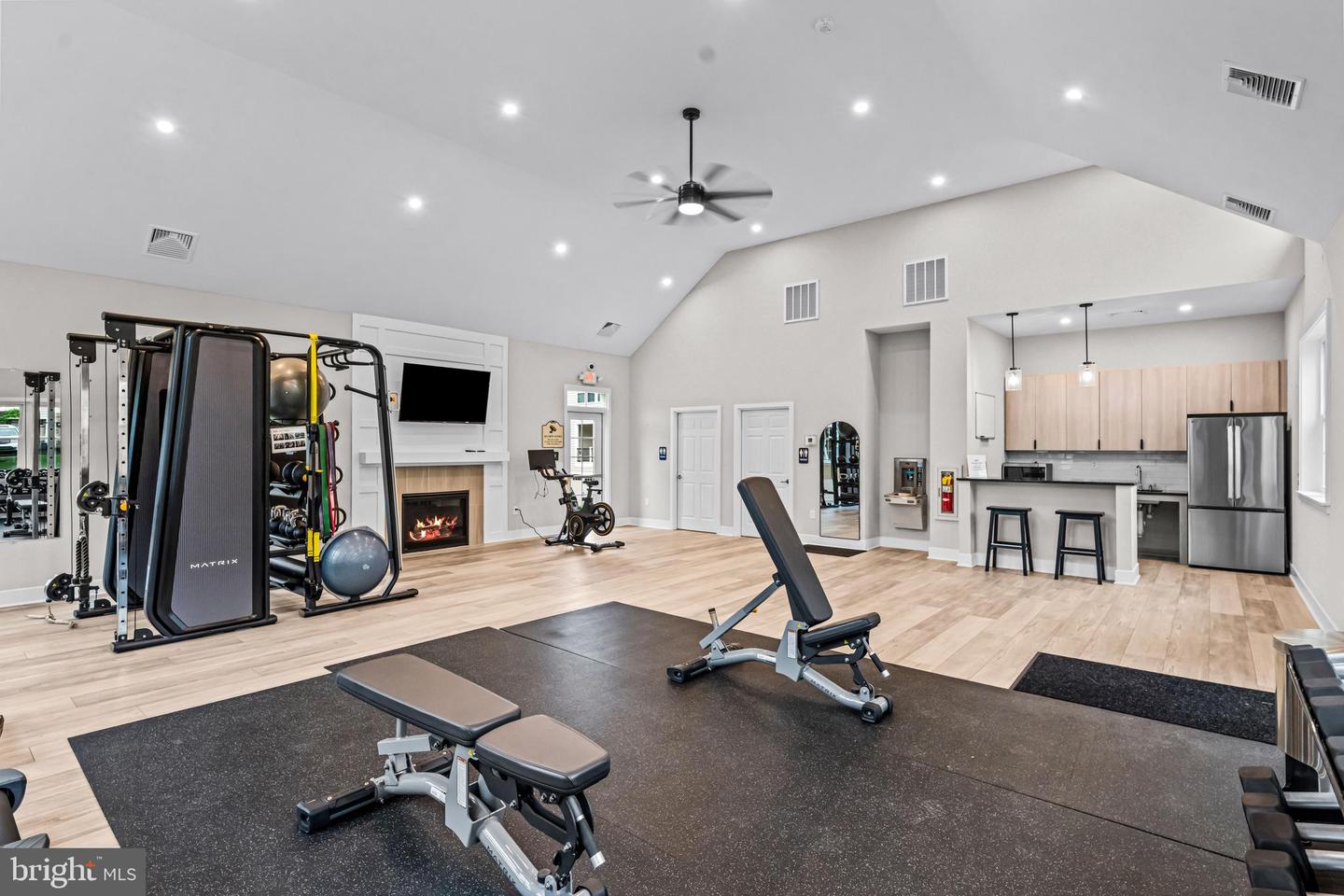 117 W KENNETH LN
