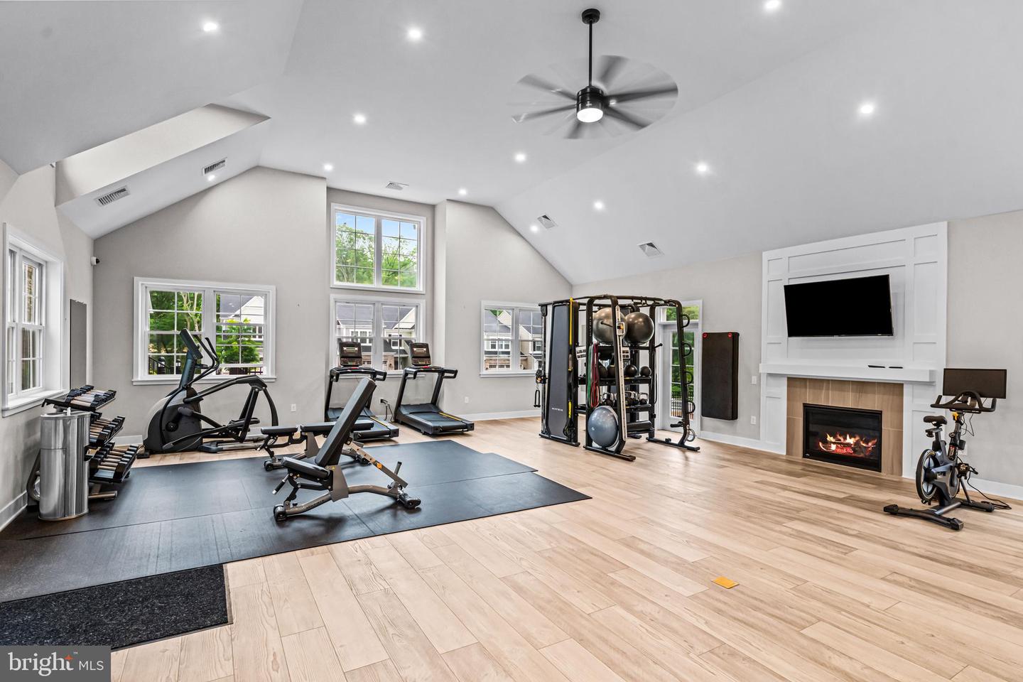 117 W KENNETH LN