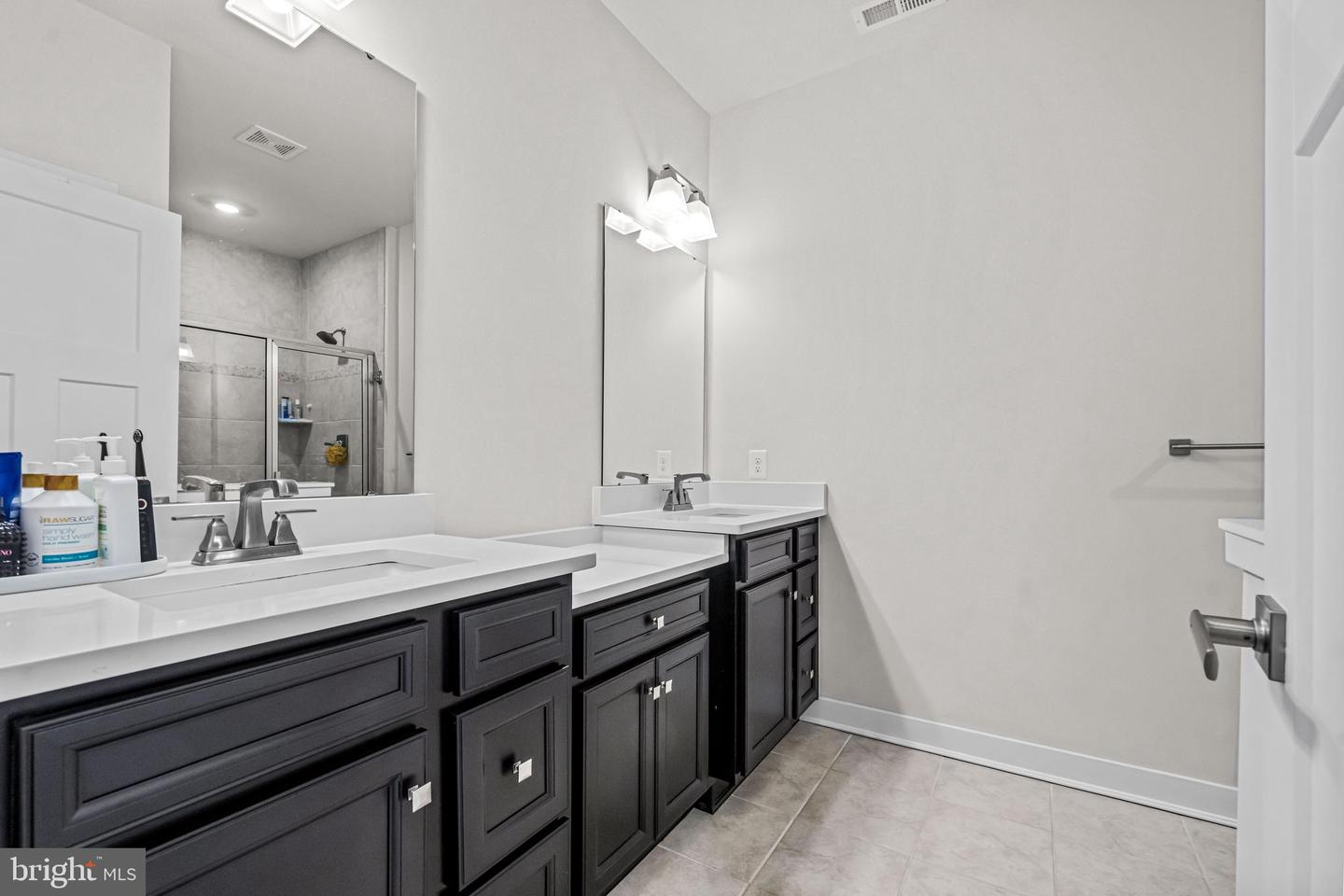 117 W KENNETH LN